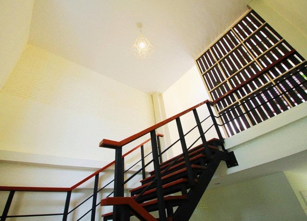 Хостел Sakul House Бангкок Экстерьер фото